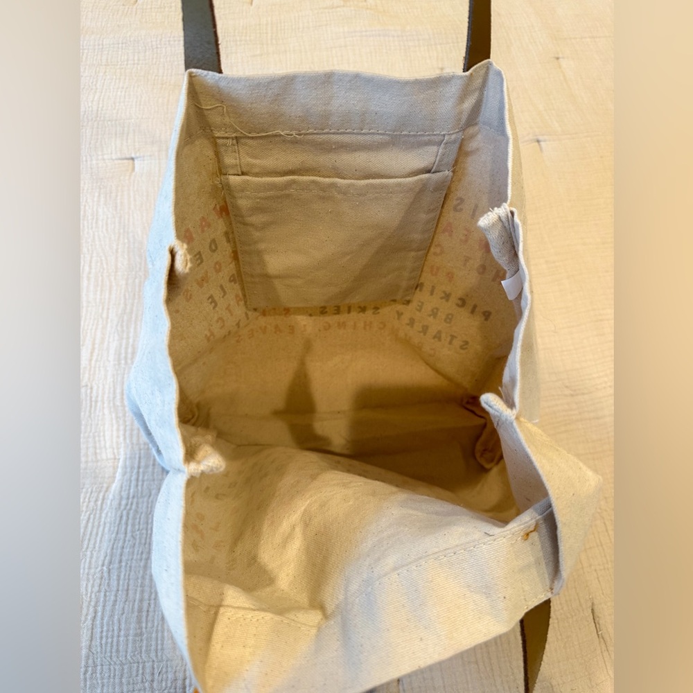 Fall bag tote with tassel detail - Picture 3 of 7